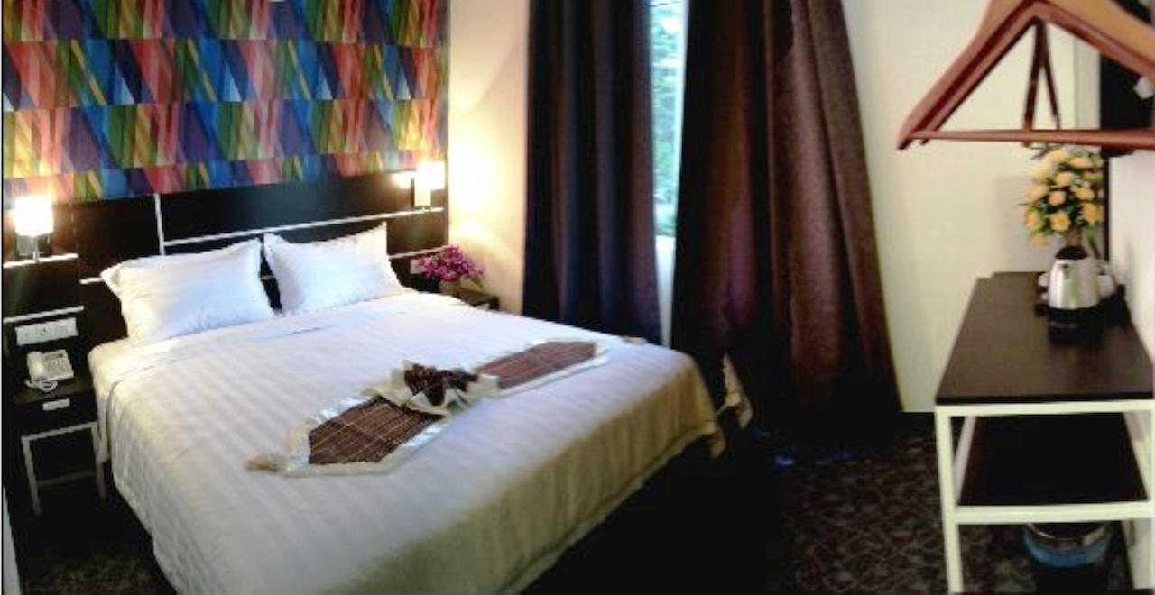 K Garden Hotel Parit Buntar Habitación foto